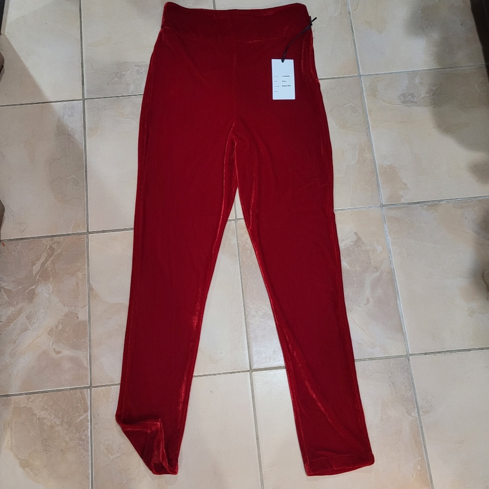 Unique vintage burgundy velvet size 6/8 medium